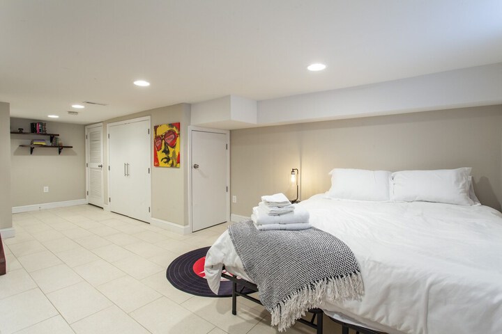 Room 6 of 22