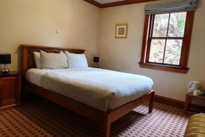 Room 2 of 7