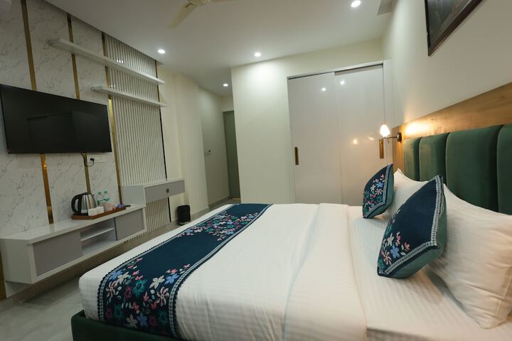 Room 4 of 27