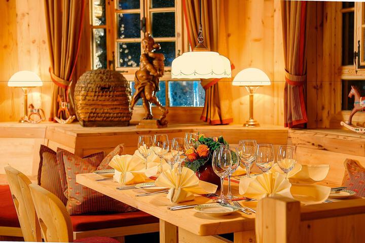 Dining 14 of 42