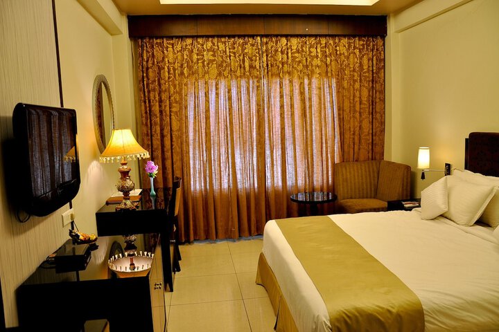 Room 2 of 7
