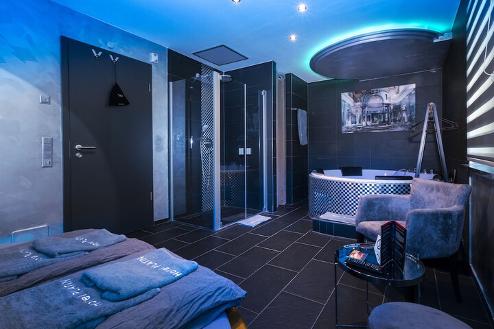 Room 11 of 30
