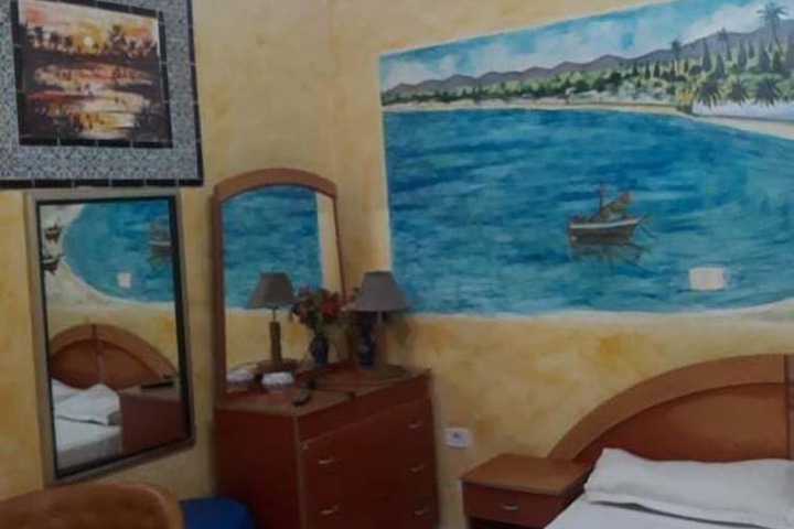 Room 8 of 14