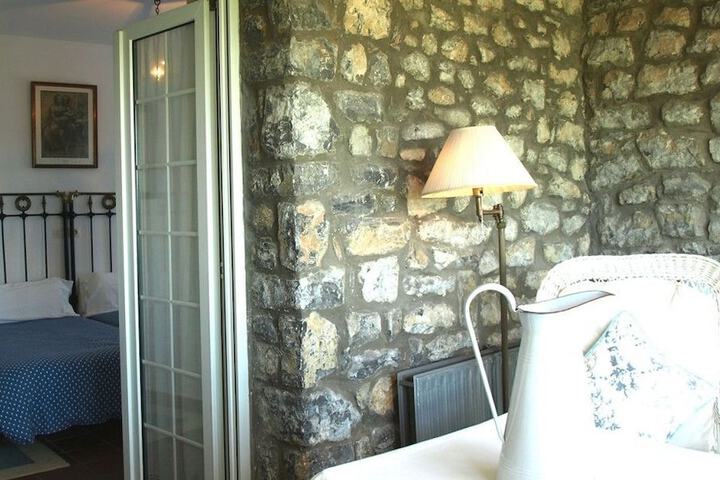 Room 2 of 23