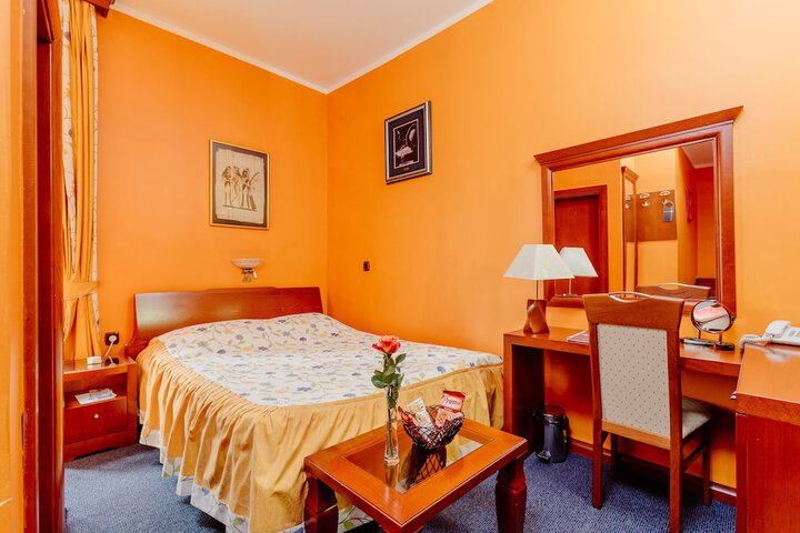 Room 3 of 16