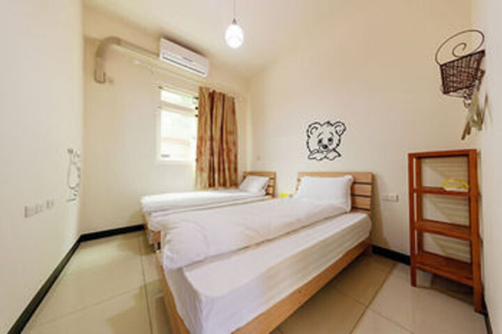 Room 32 of 51