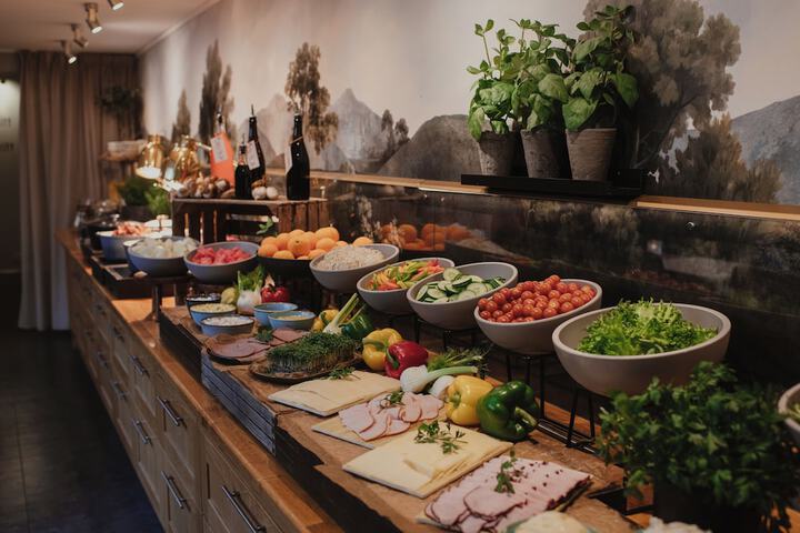 Dining 54 of 55