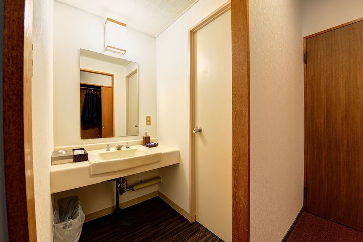 Room 14 of 99