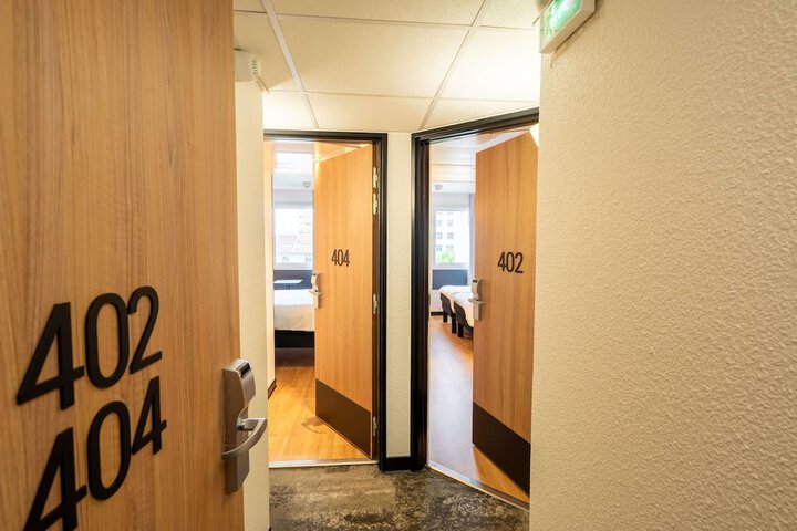Room 2 of 40