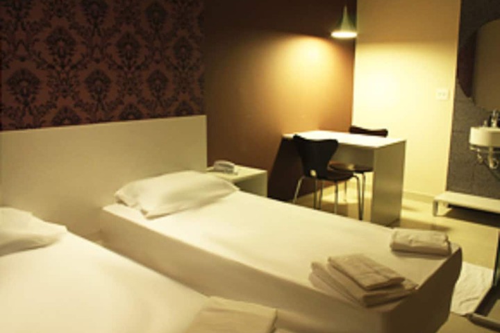 Room 9 of 35