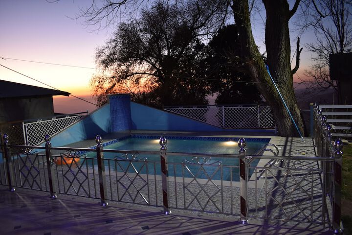 Pool 17 of 28