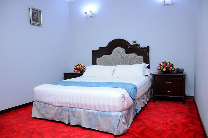 Room 10 of 84