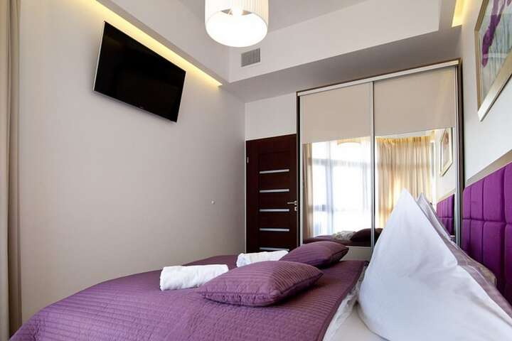 Room 12 of 272