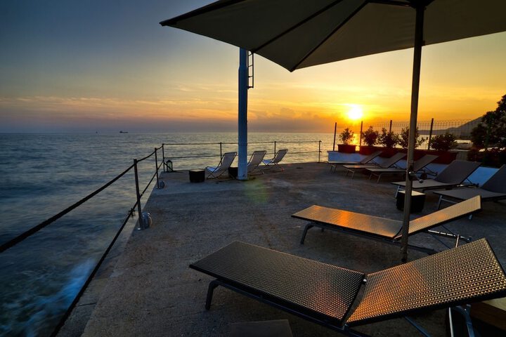 Sundeck 44 of 52