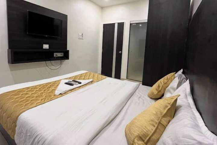 Room 3 of 13