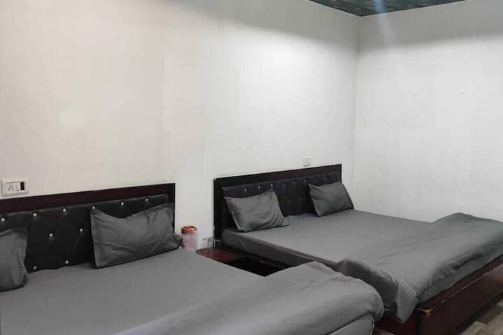Room 11 of 31