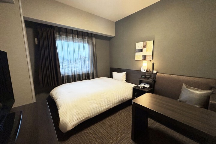 Room 6 of 30