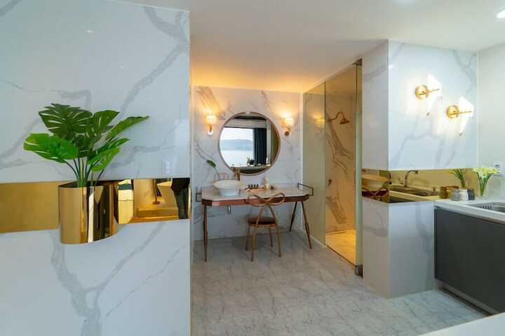 Room 14 of 82
