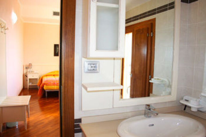 Room 6 of 51