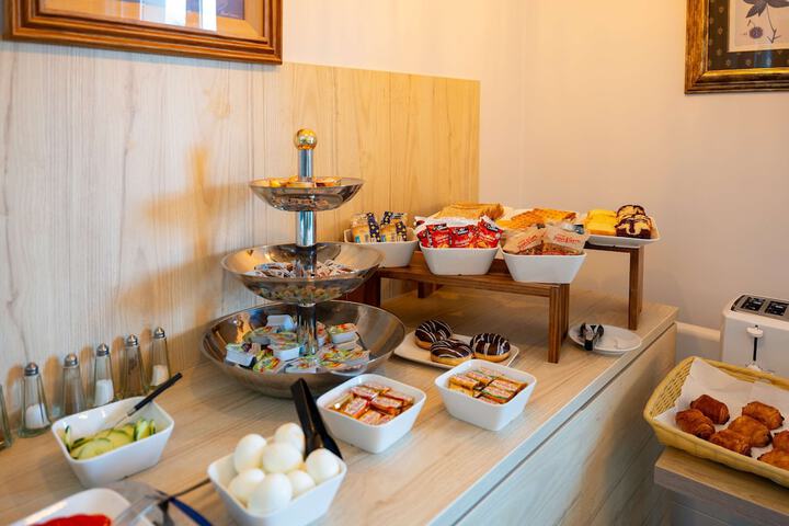 Breakfast/Coffee Service 63 of 95