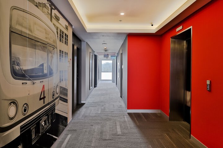 Ballroom/Hall 32 of 43