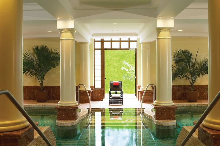Hotel Pool