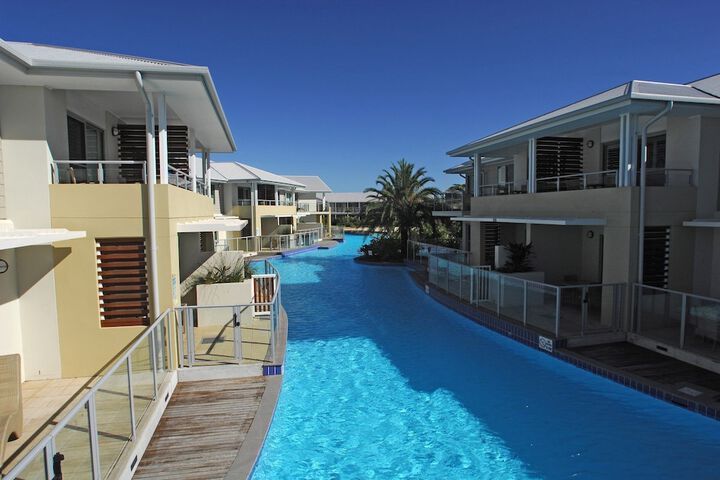 Pool 16 of 25