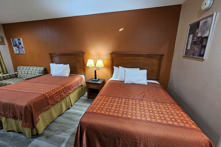 Room 10 of 35
