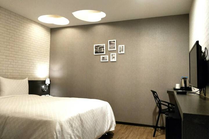 Room 14 of 78