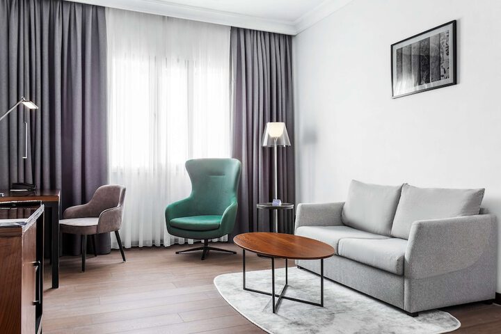 Room 18 of 87