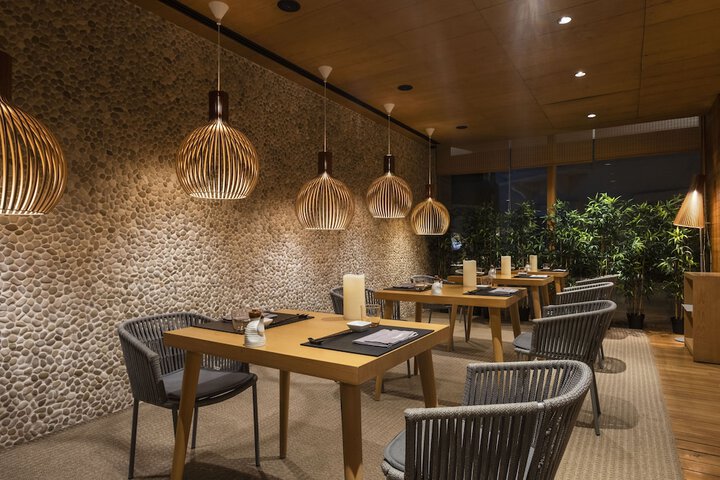 Dining 81 of 143