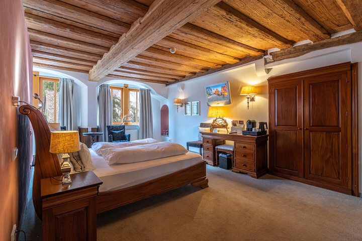 Room 6 of 70