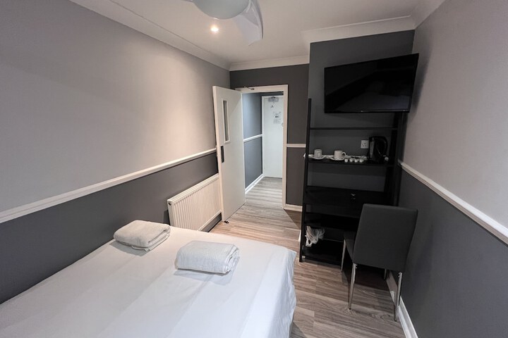 Room 2 of 57