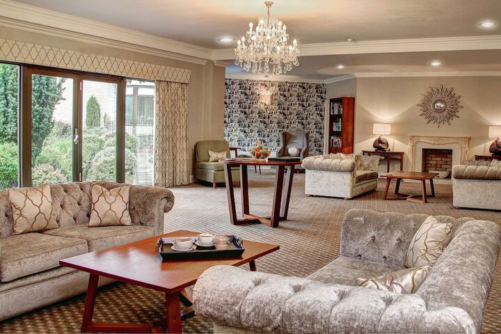Lounge 65 of 80