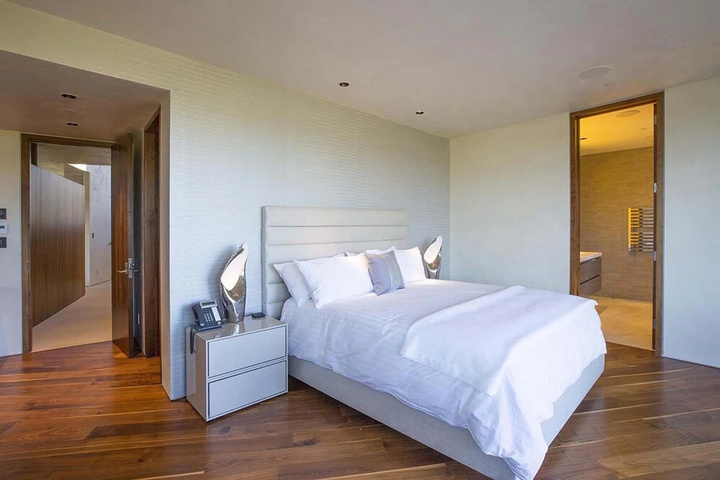 Room 5 of 28