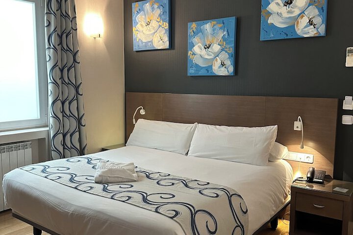Room 8 of 68