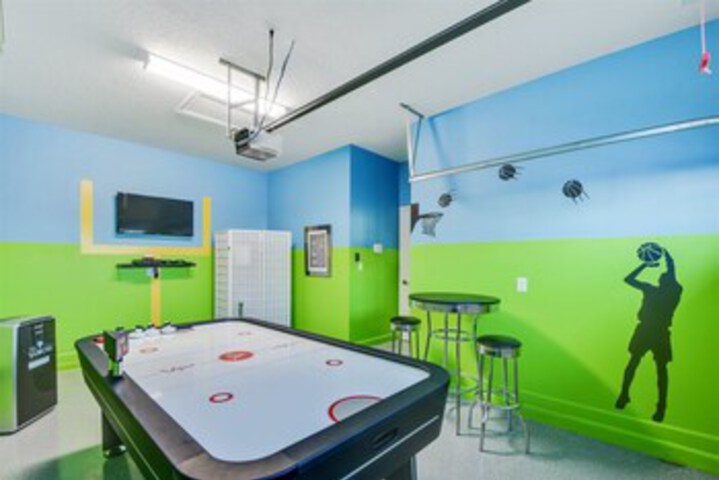 Room 11 of 33