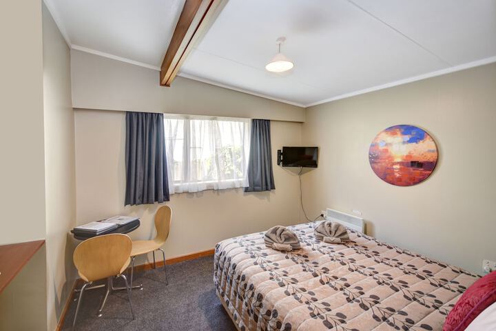 Room 6 of 74