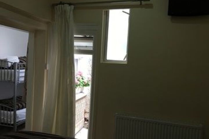 Room 16 of 42