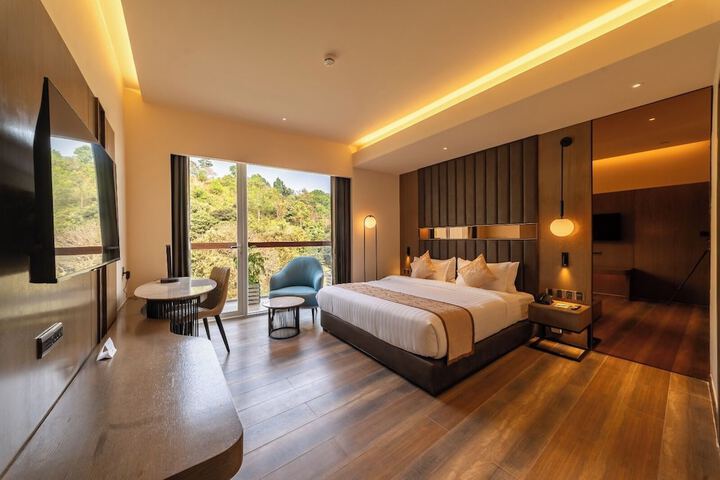 Bay Hills Hotel Ltd