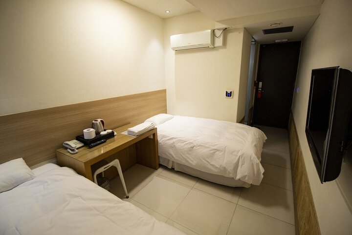 Room 5 of 44