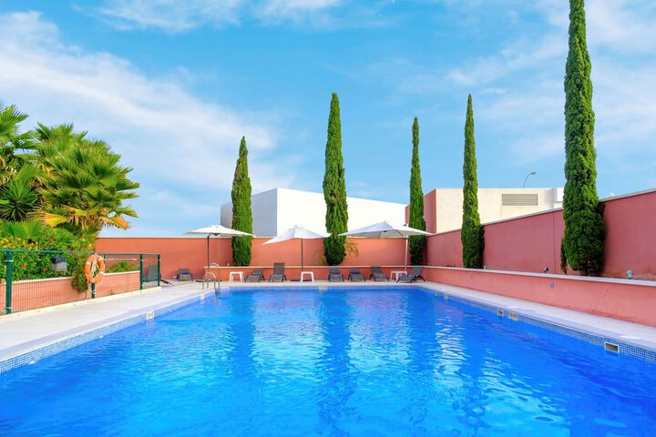 Hotel Pool