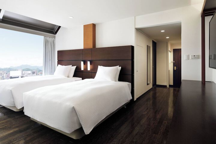 Room 8 of 63