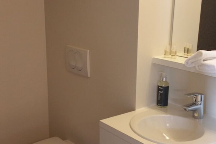 Room 70 of 123