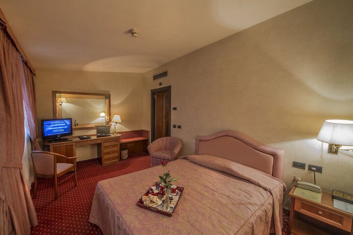 Room 7 of 22