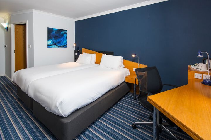 Room 7 of 28
