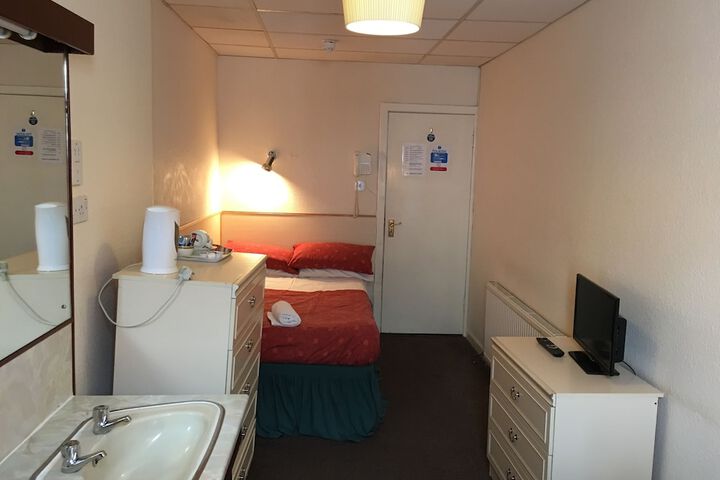 Room 44 of 80