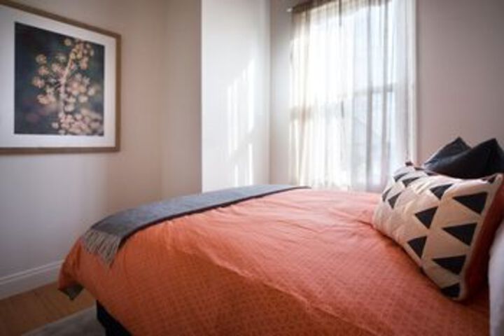 Room 9 of 18