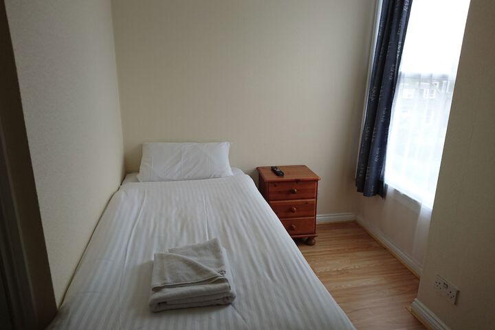 Room 10 of 25