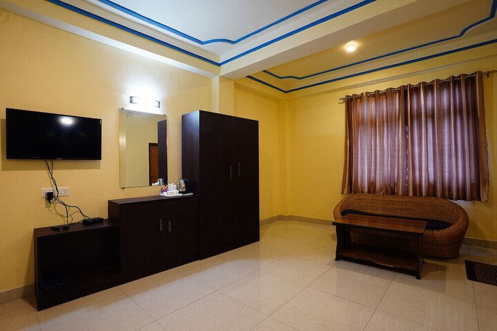 Room 27 of 37